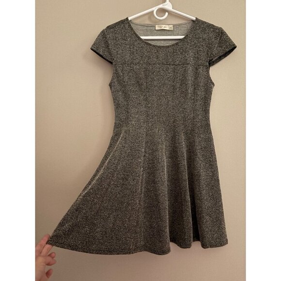 Stitch Fix RD Style Leya Short Sleeve Gray Chevron Pattern Fit & Flare Dress M - Picture 3 of 13